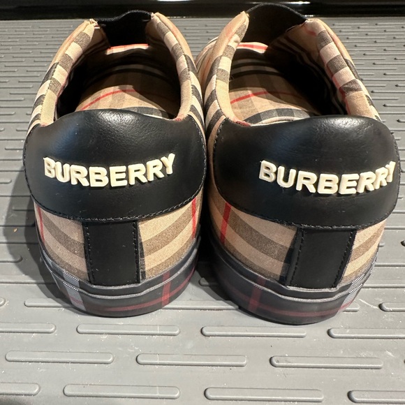 Burberry sneakers. - Picture 2 of 6